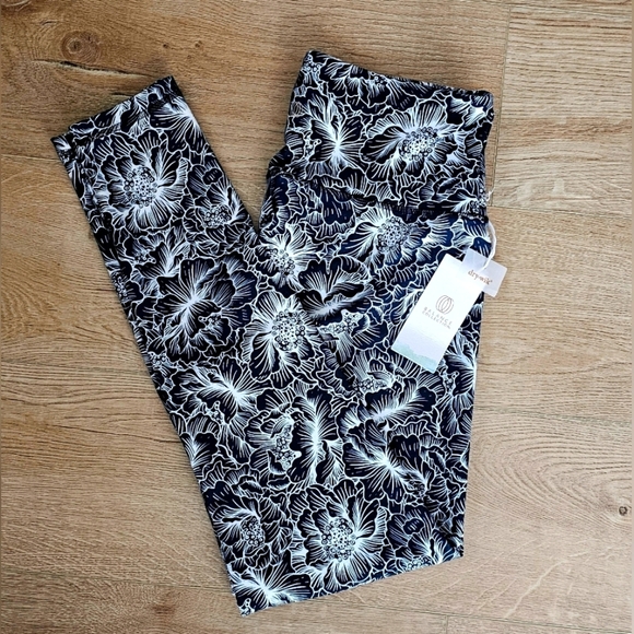 Balance Collection High Waist Legging - Picture 1 of 8